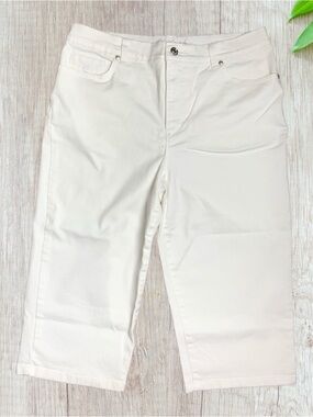 Gloria Vanderbilt Amanda Slimming White 98% Cotton Jean Capris